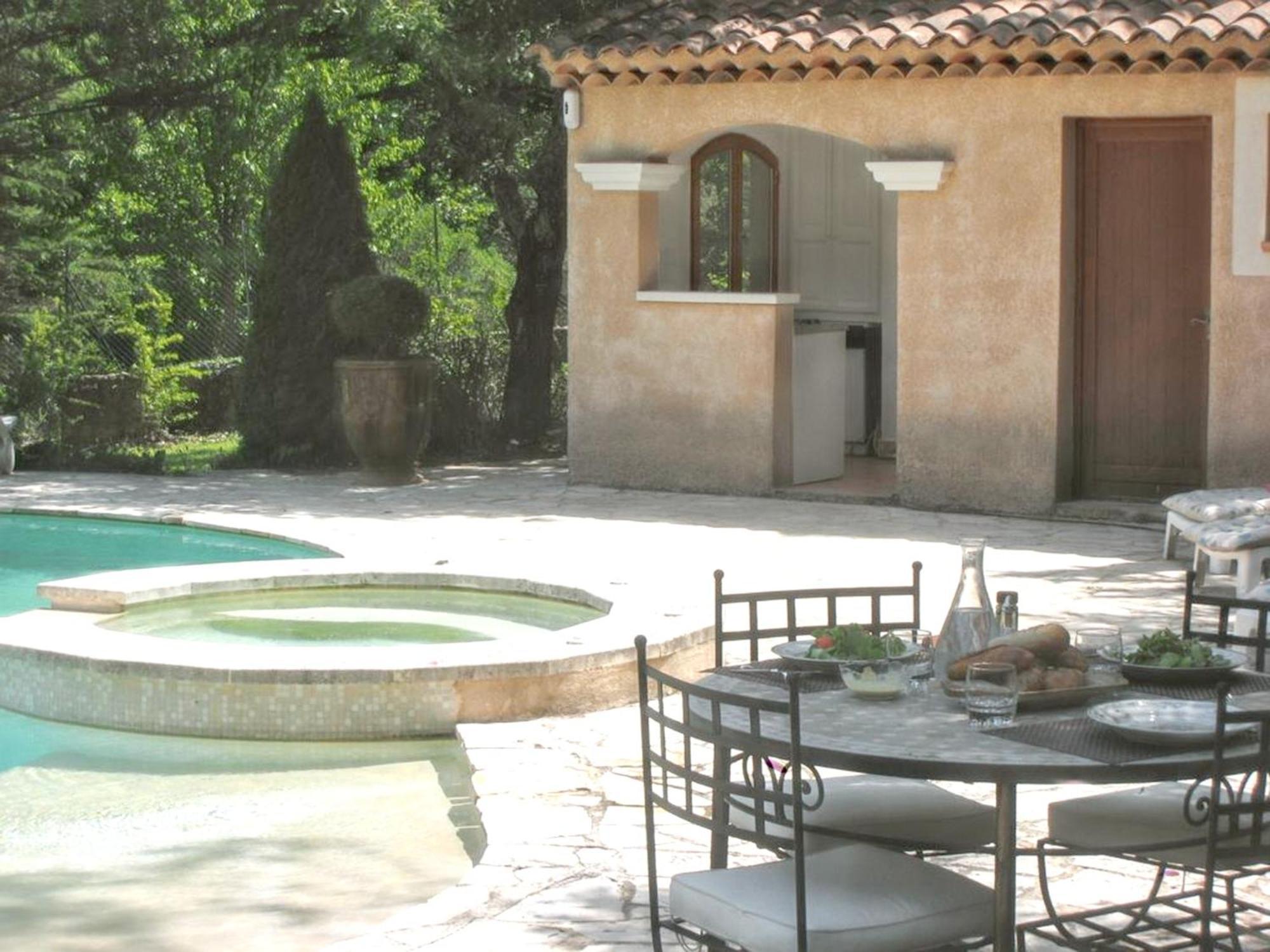 Villa Spacieuse Avec Piscine A Saint Maximin מראה חיצוני תמונה