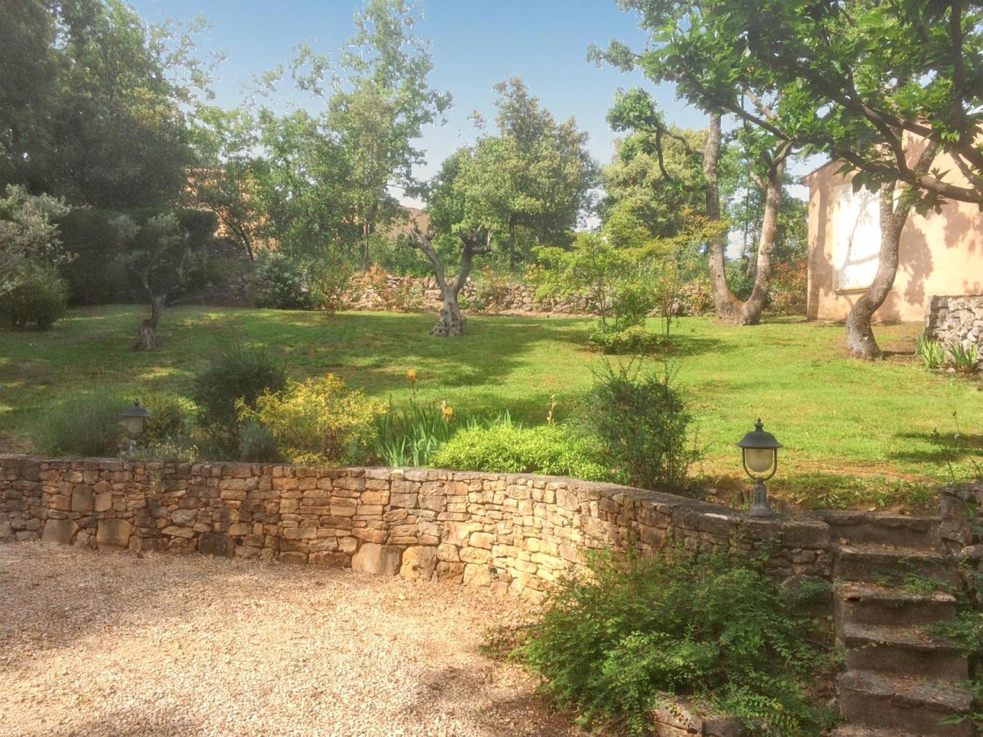 Villa Spacieuse Avec Piscine A Saint Maximin מראה חיצוני תמונה