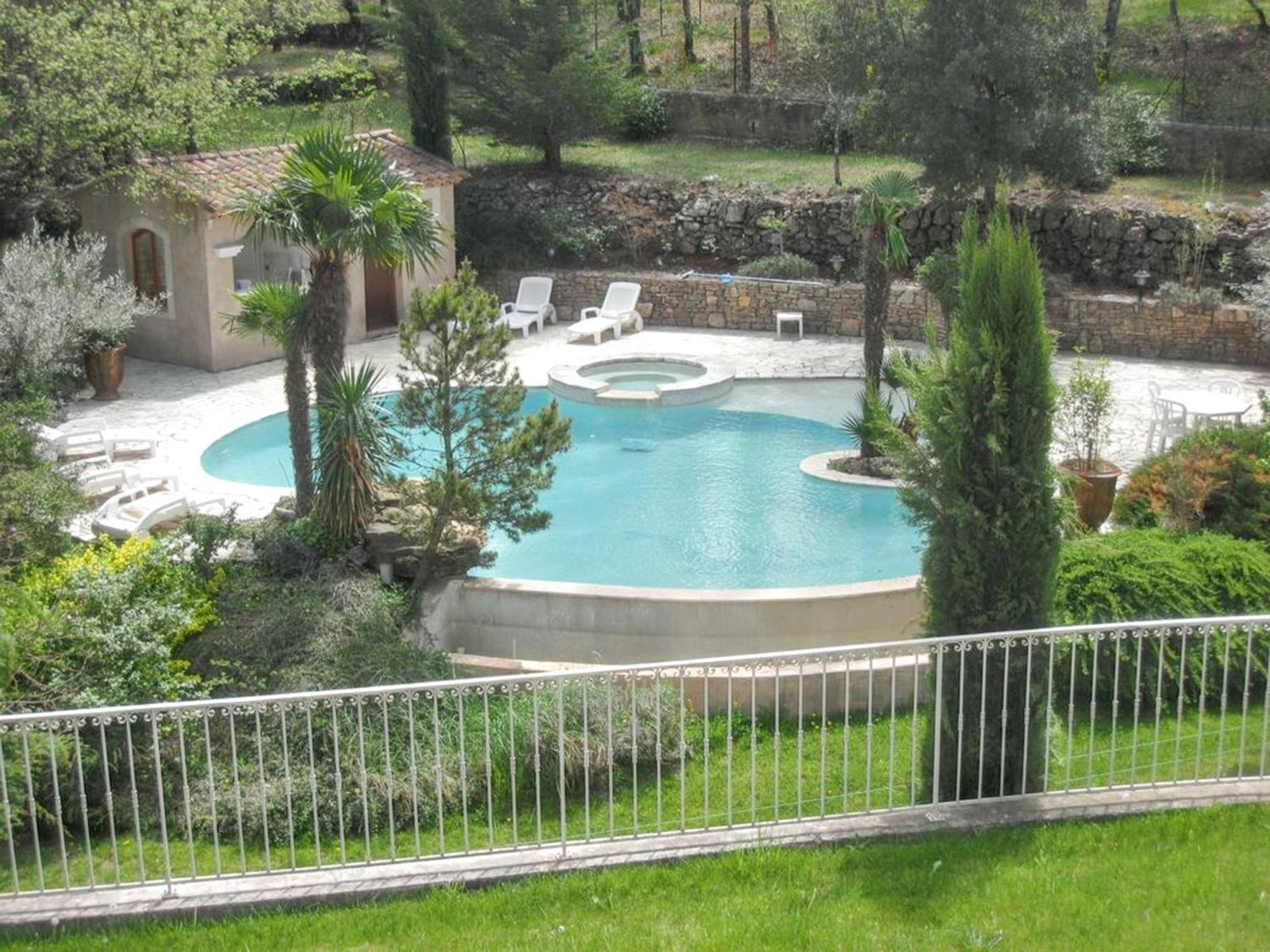 Villa Spacieuse Avec Piscine A Saint Maximin מראה חיצוני תמונה